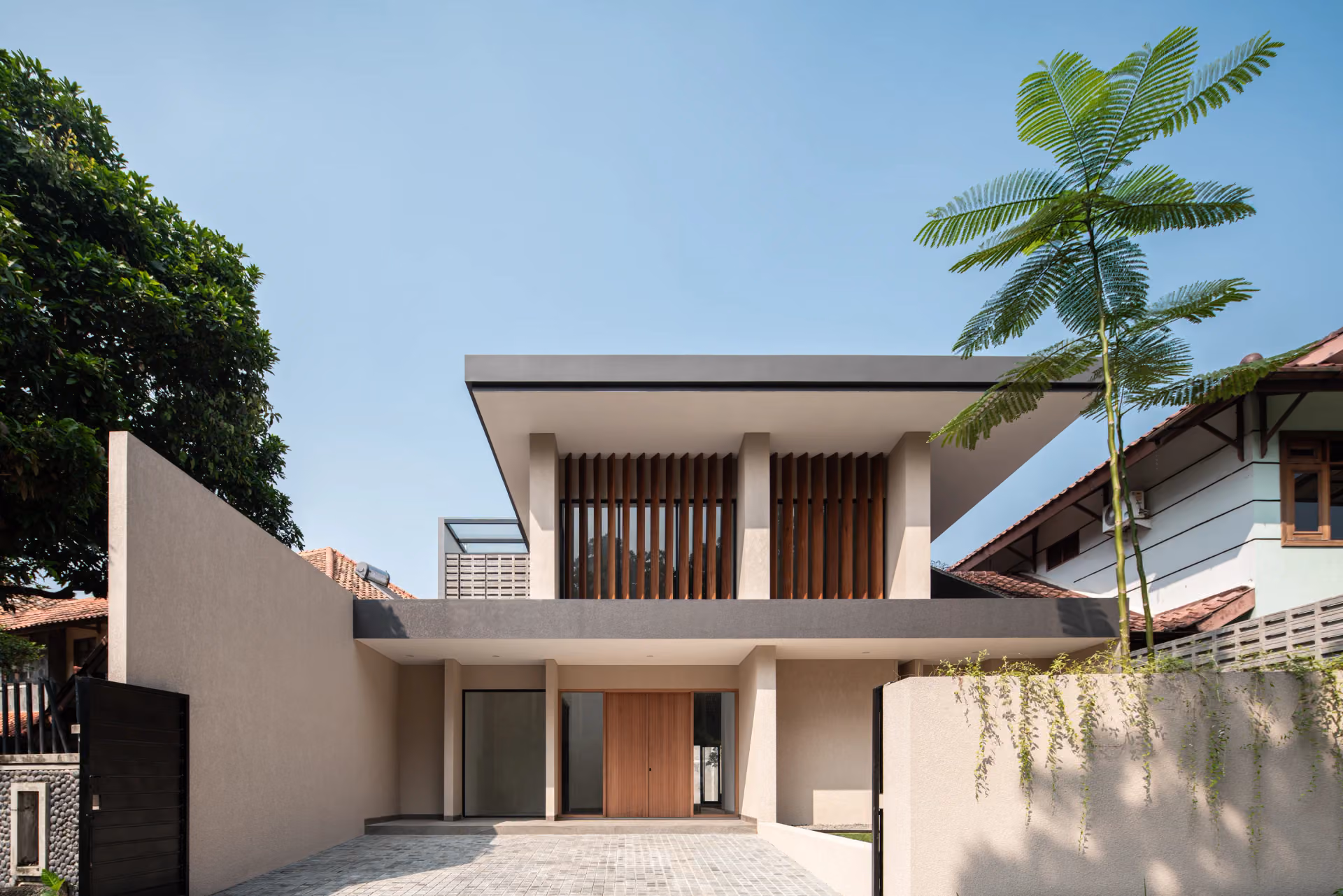 Casa Asa Sul, Uma fachada desenhada para o clima de Brasília
